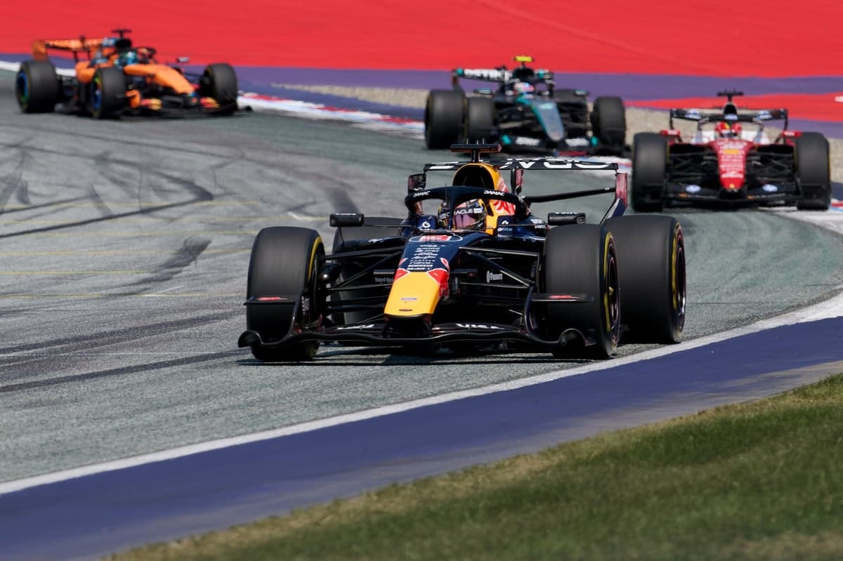 FIA разрешила "крыло Макарена", но Red Bull пришлось доработать