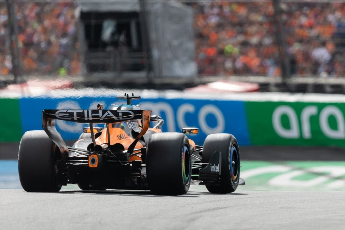 McLaren представит свою версию вращающегося антикрыла на Гран-при Италии, назвав его H-Wing