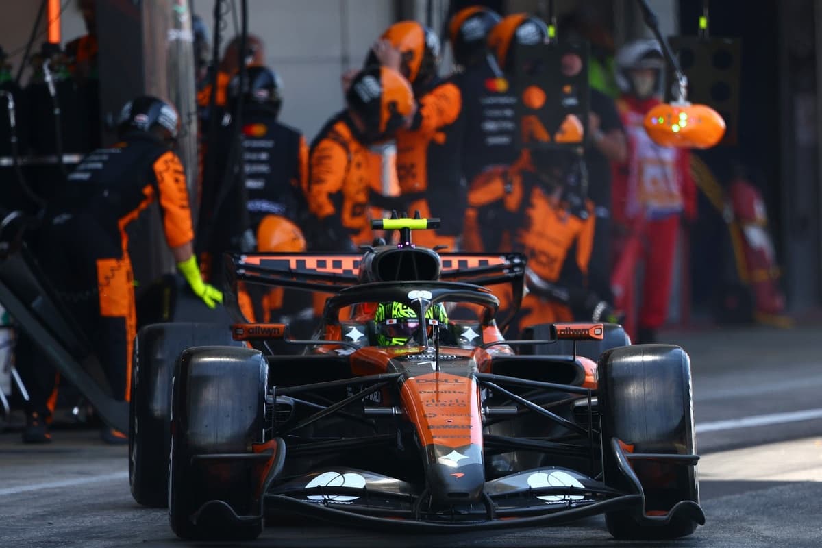 McLaren пока не удалось повторить прошлогодние успехи в Формуле-1 2026 года