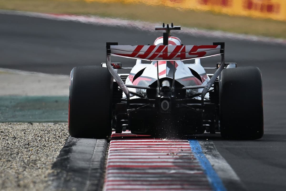 Haas активно тестирует пилотов на 2027 год, усиливая интерес к будущему составу