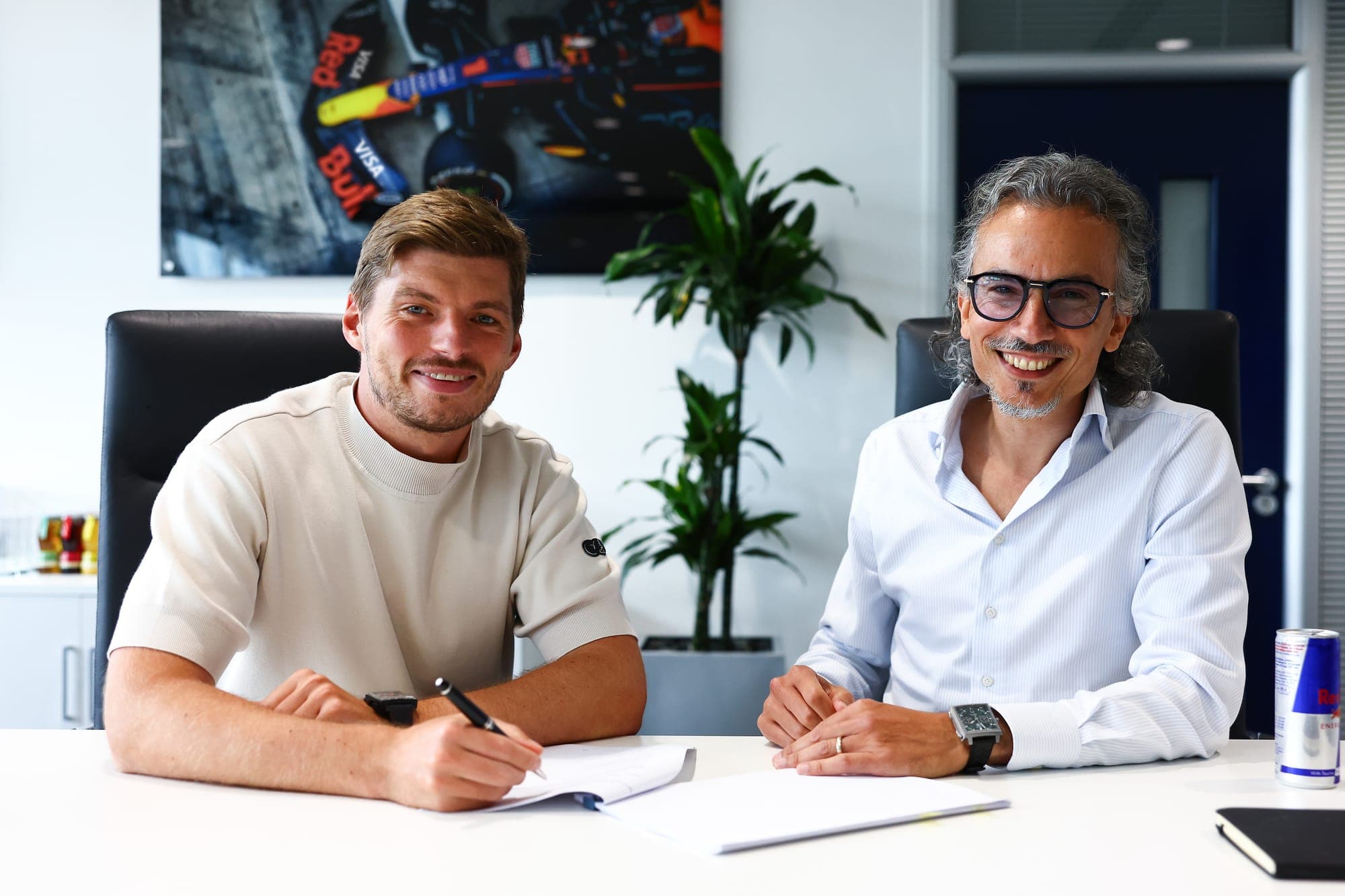 Макс Ферстаппен продлил контракт с Red Bull до конца 2030 года