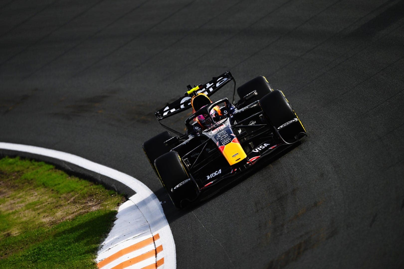 Возвращение Лиама Лоусона в Red Bull: многообещающее начало в Зандворте