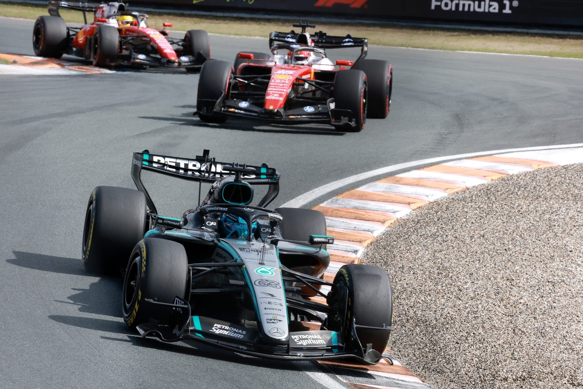 Расселл объяснил, почему пропустил Антонелли по приказу Mercedes на Гран-при Нидерландов