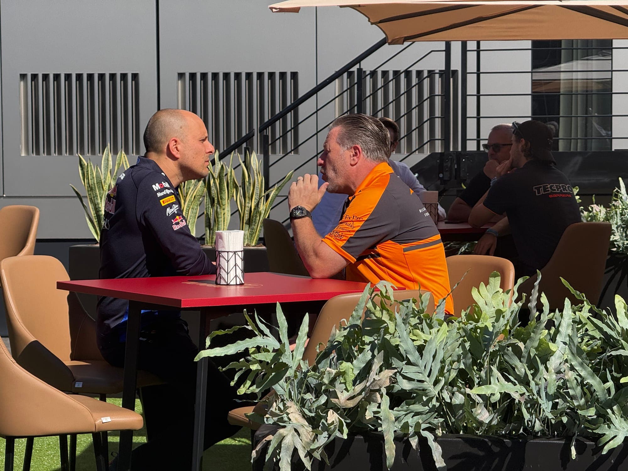 McLaren усиливает давление на Red Bull ради досрочного перехода Джампьеро Ламбьязе