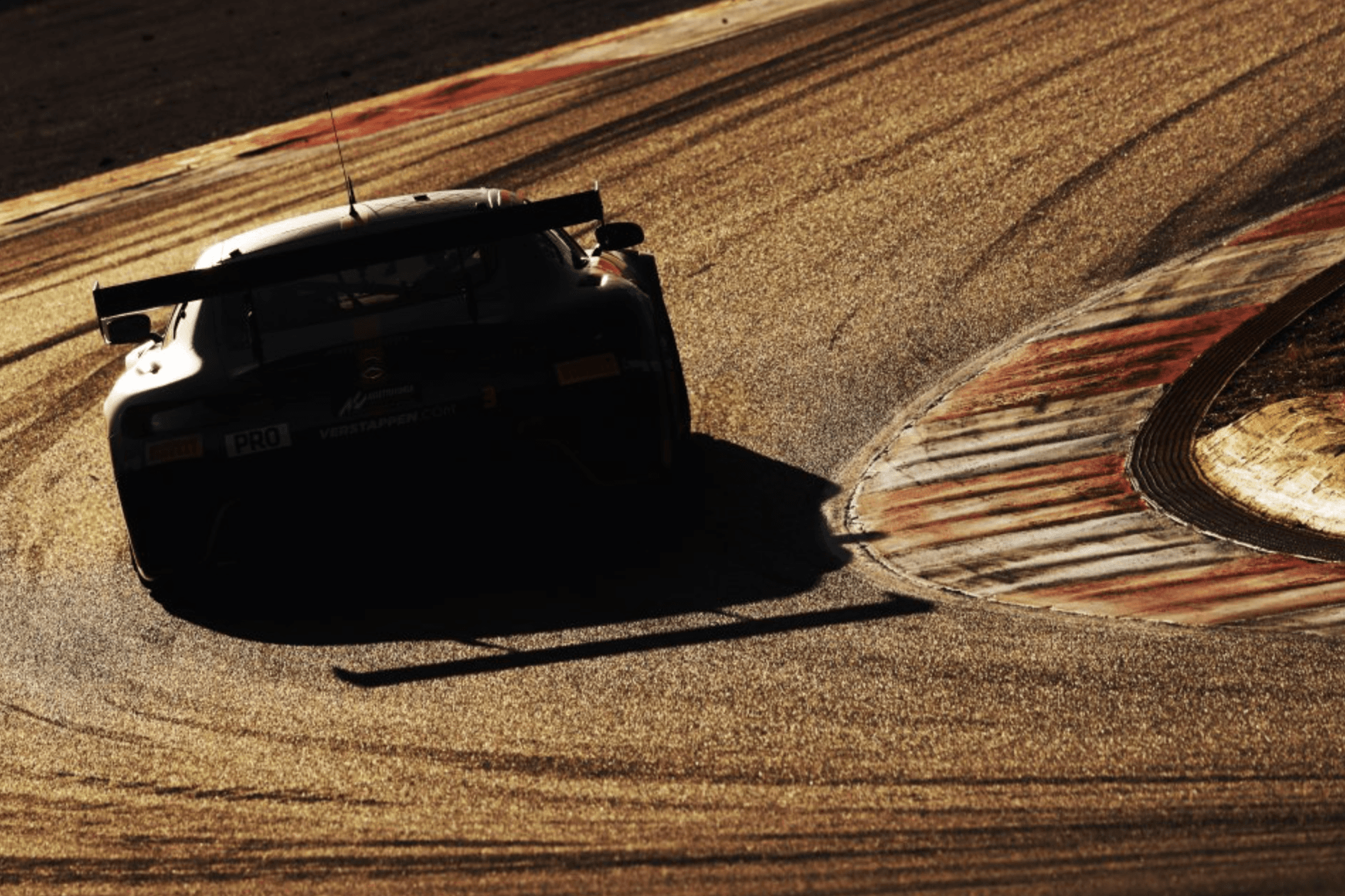 Ферстаппен стартует 15-м в гонке GT World Challenge в Портимане