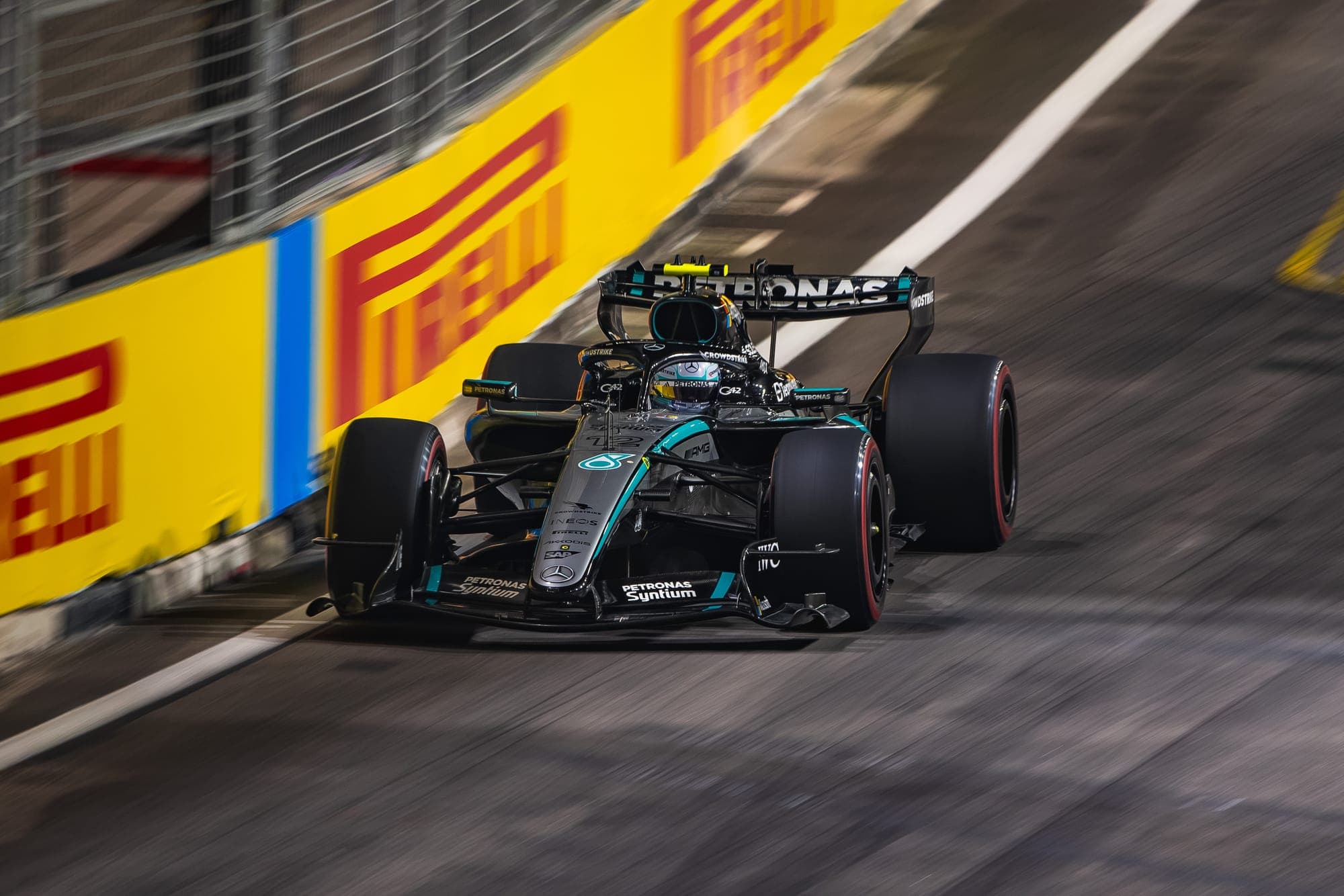 Старая версия Mercedes опередила новую на 0,573 секунды в Сингапуре