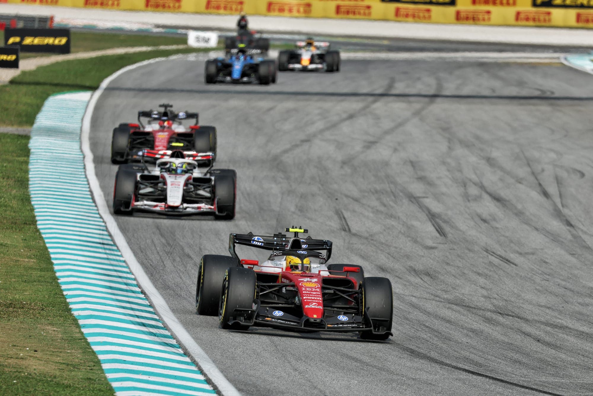 Сепанг запутал расклад сил: Red Bull быстр на круге, McLaren — на длинной серии