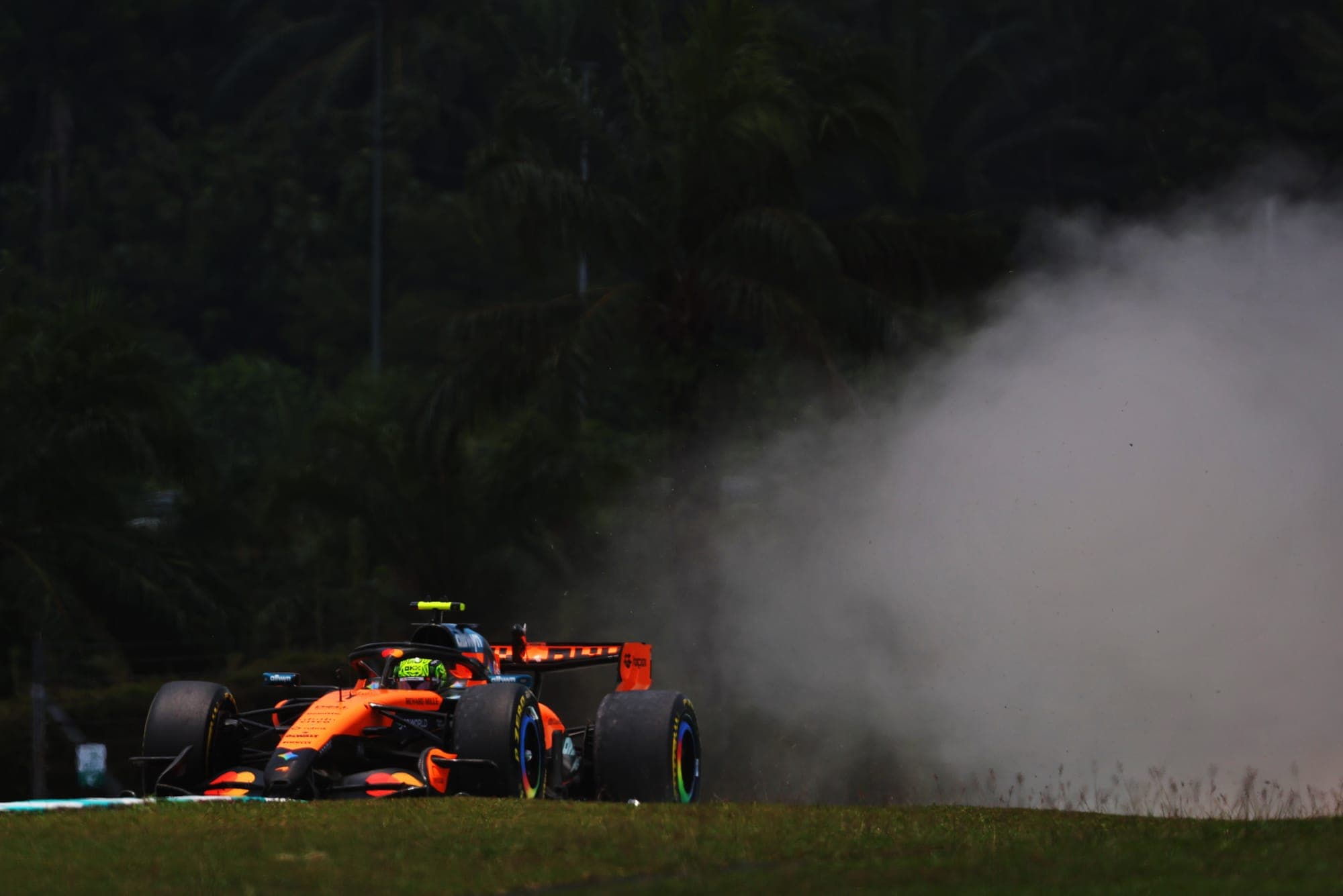 McLaren не установила причину потери скорости Норриса на прямых в Малайзии