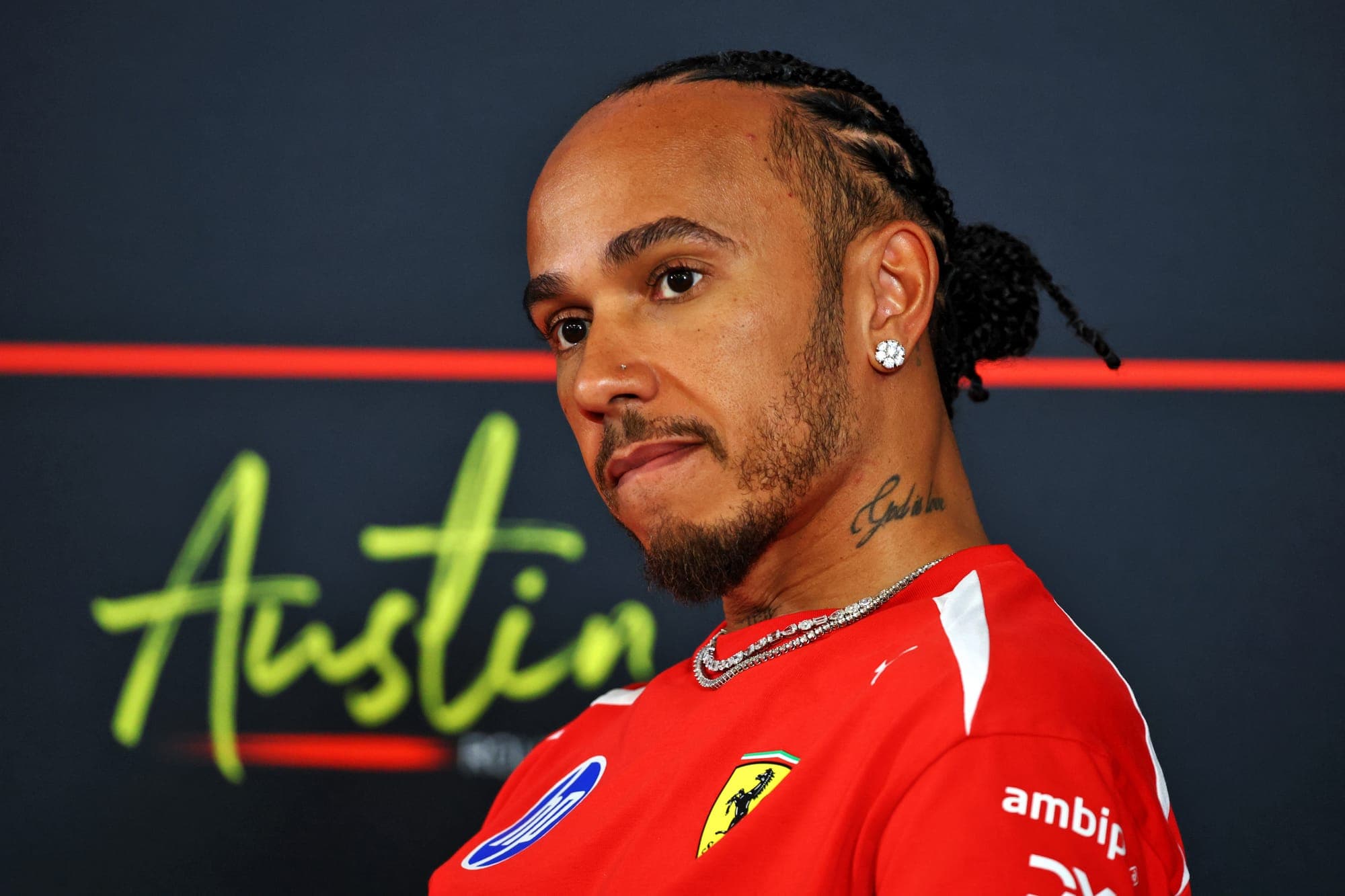 Хэмилтон объяснил, почему не заехал в боксы по команде Ferrari в Сингапуре