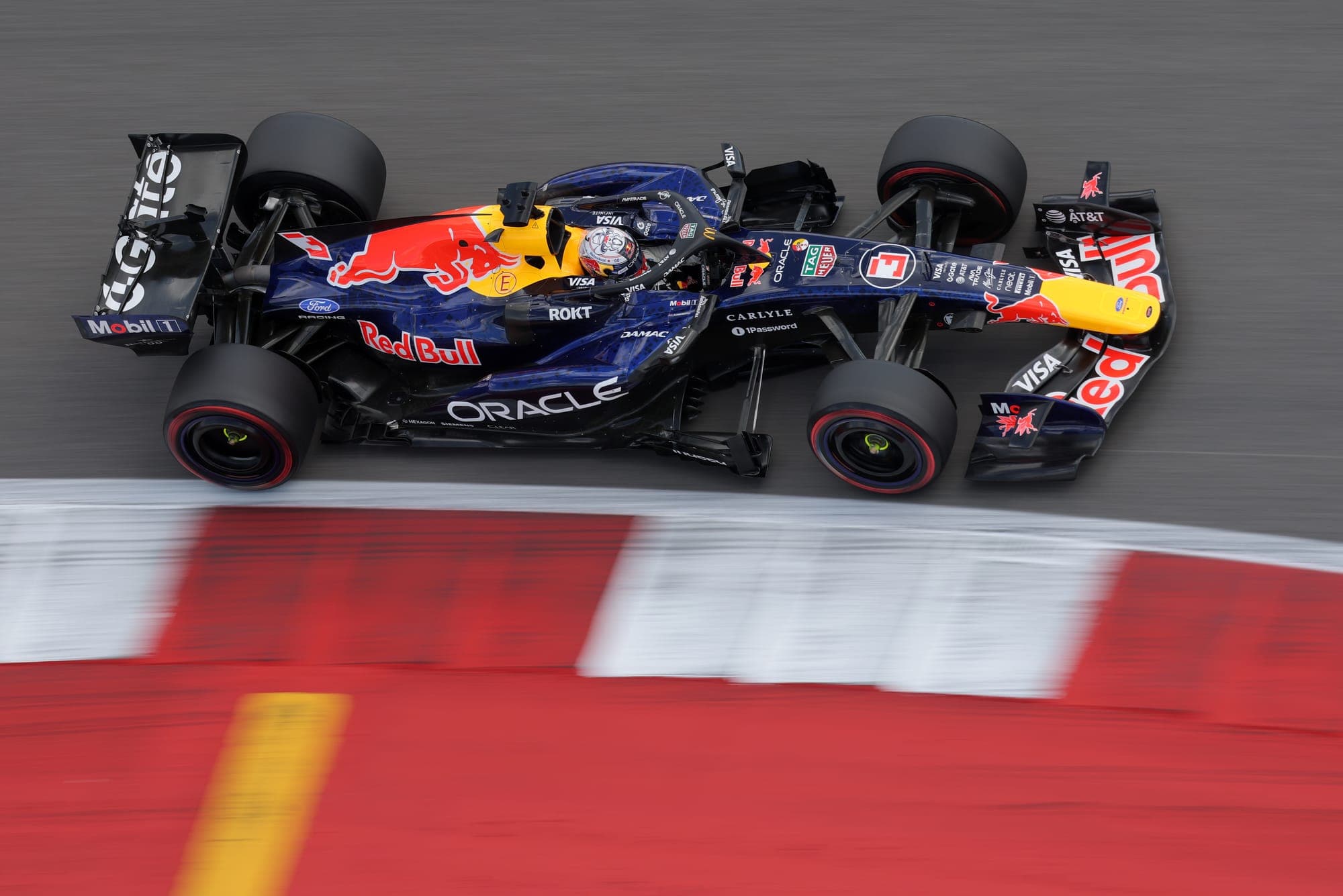 Антонелли опередил Red Bull в решающих поворотах и завоевал поул в Остине
