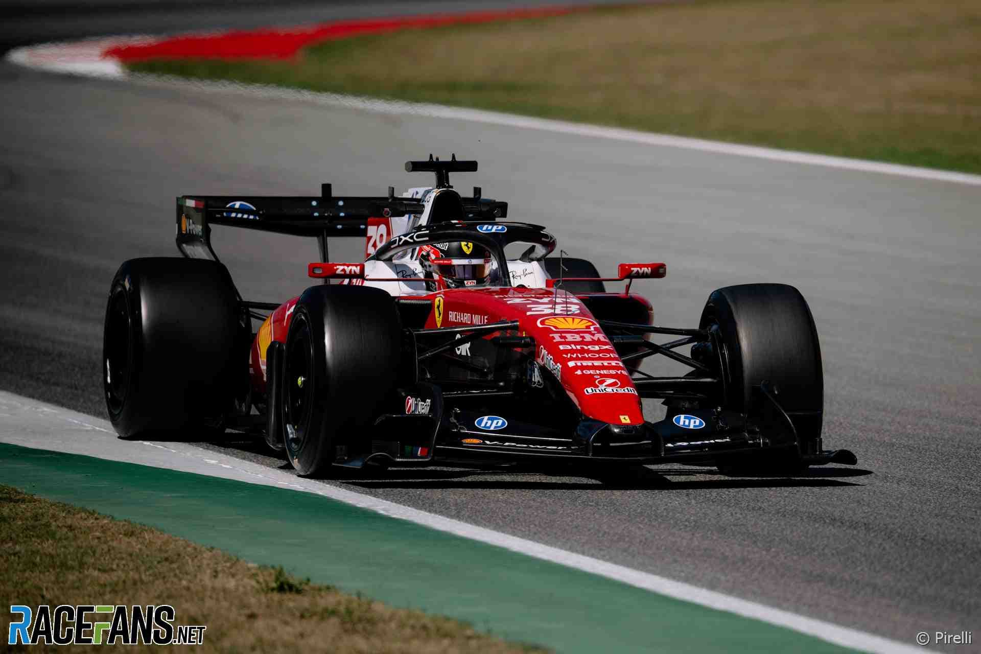Пилоты Формулы-1 тестируют новые болиды, а Silverstone бьет рекорды посещаемости