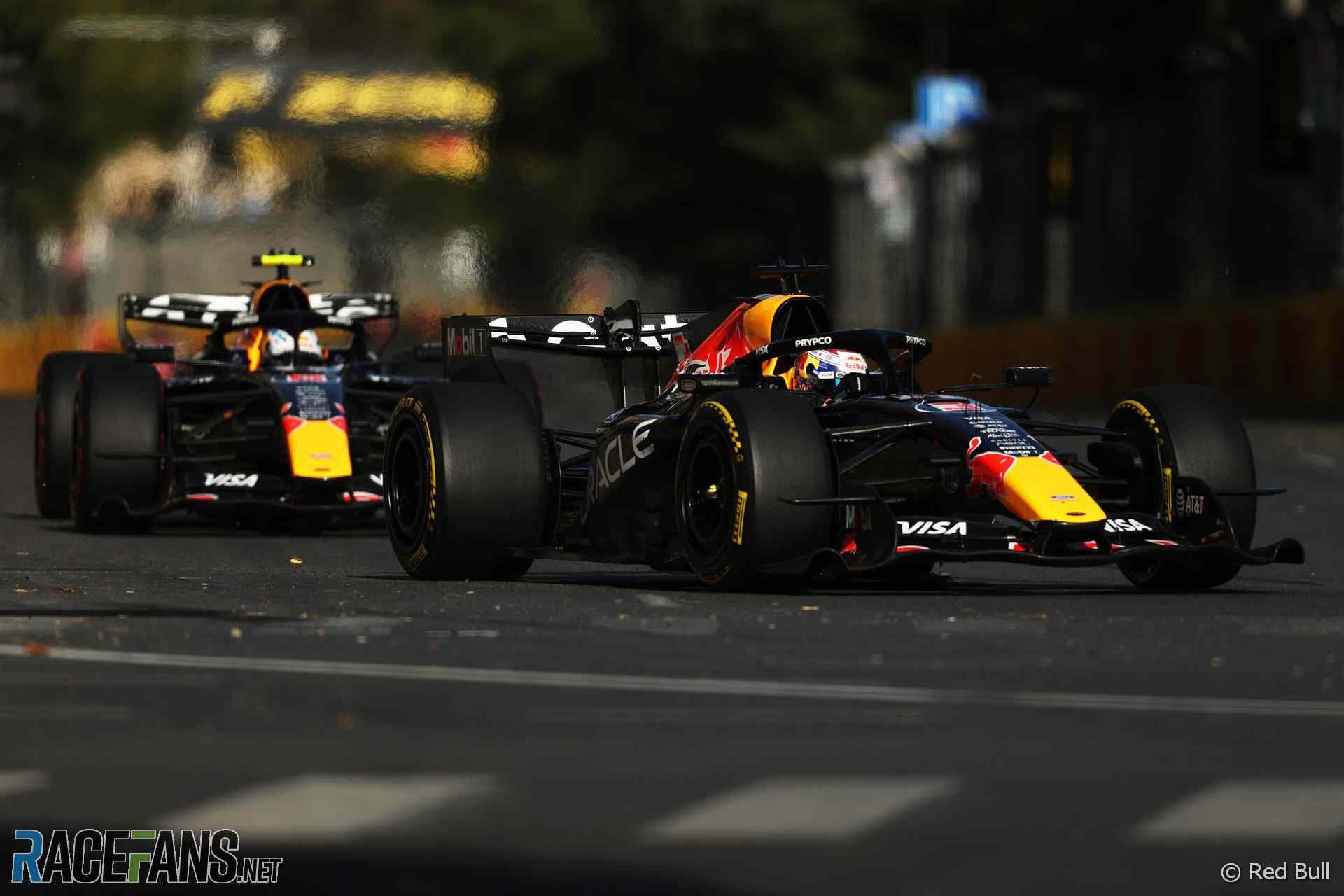 Red Bull отдала невыпущенный в эфир приказ Хаджару не обгонять Ферстаппена в Баку